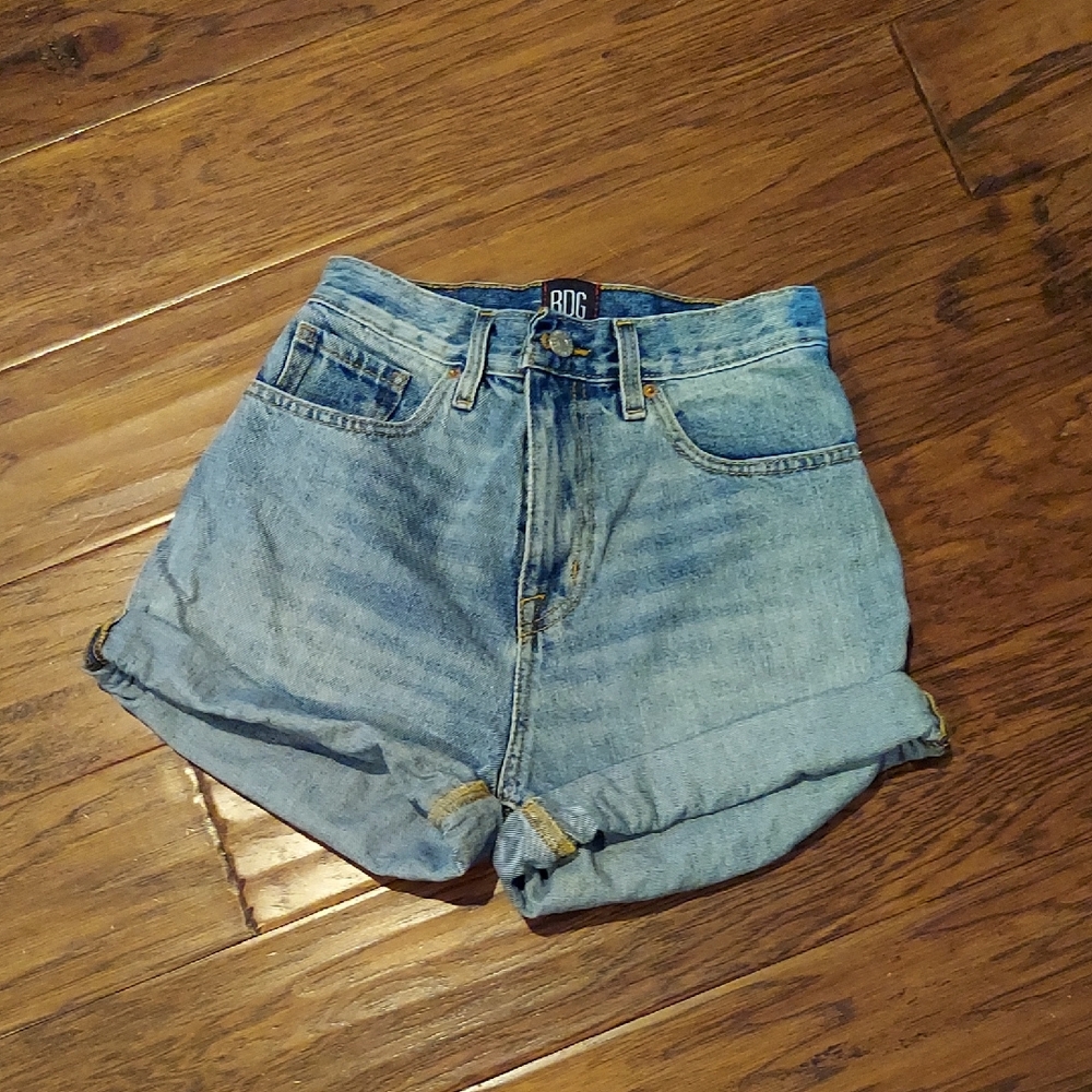 BDG Mom High Rise Denim Shorts 25